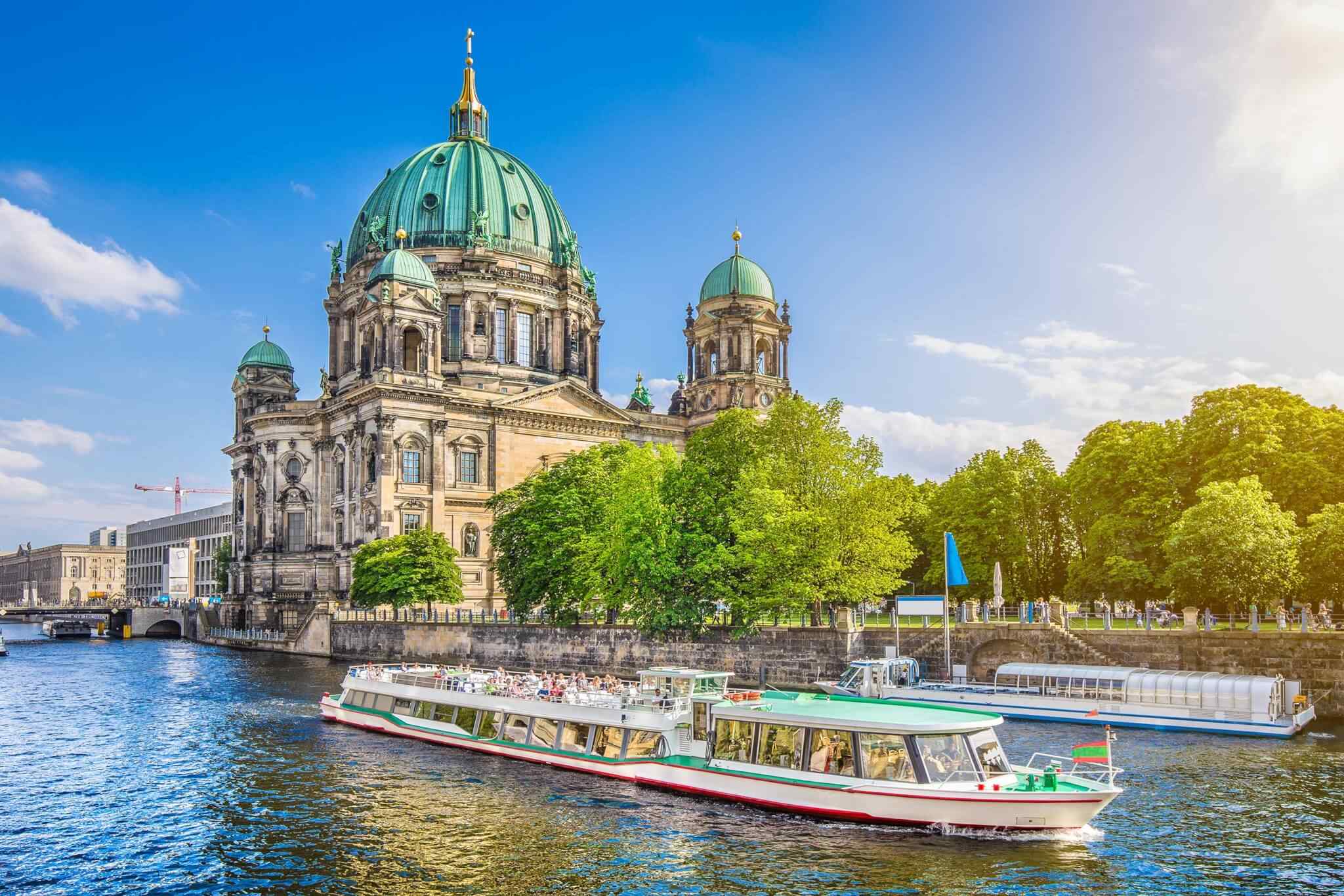 https://afroaventures.com/wp-content/uploads/2018/09/destination-berlin-02.jpg